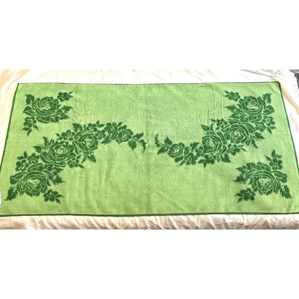 Vintage Fieldcrest Emerald Green Rose Floral Bath Size Towel MCM Flowers 53x26